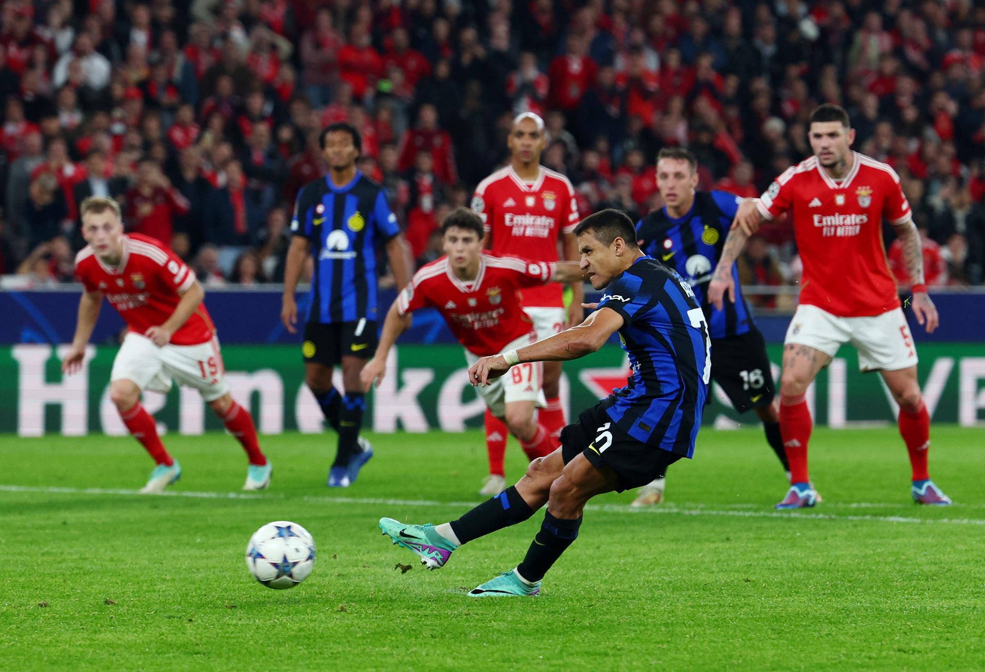 VIDEO bàn thắng Benfica vs Inter Milan: 3-3 (Vòng bảng Champions League 2023/24)