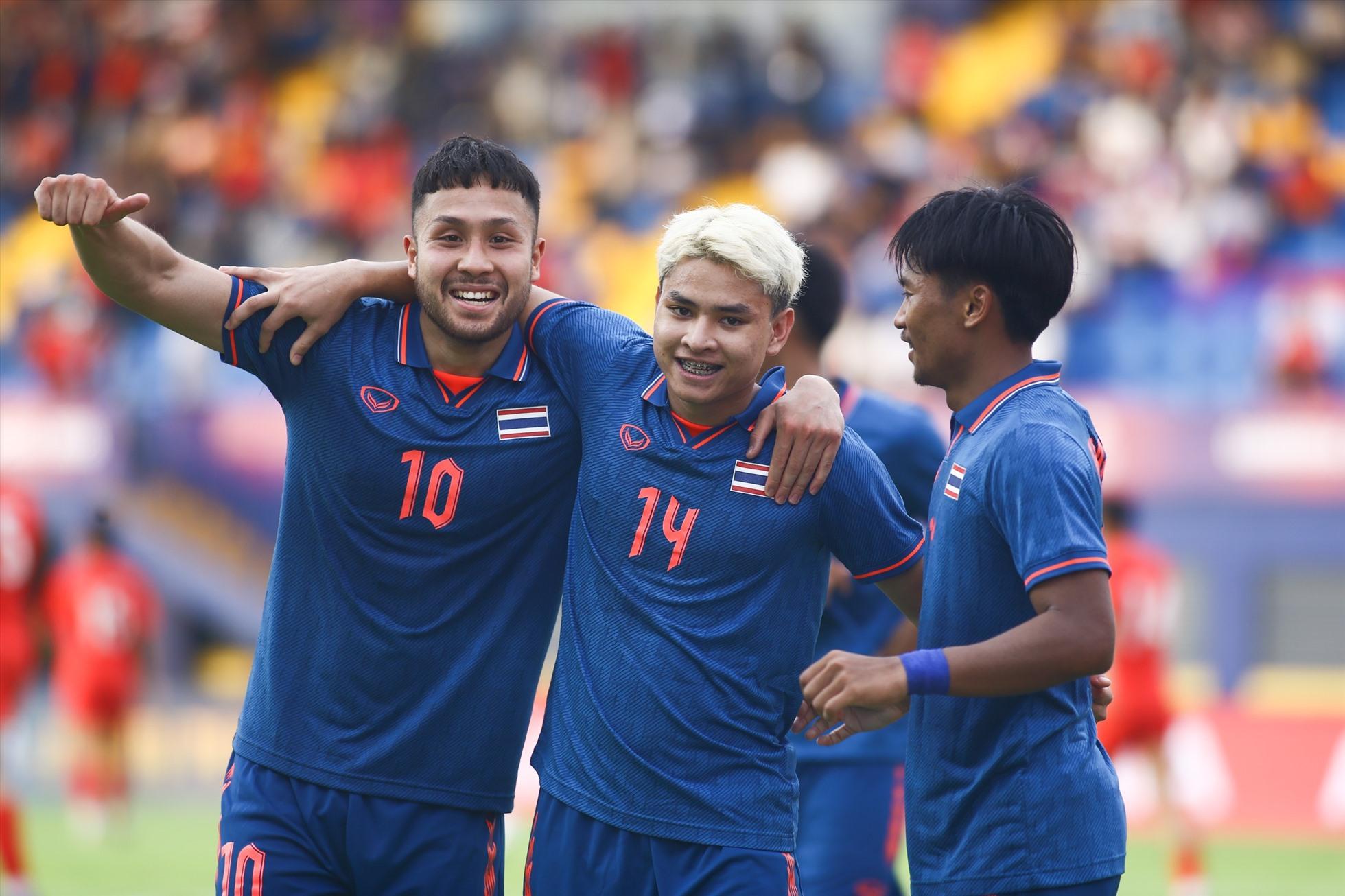 VIDEO bàn thắng Thái Lan vs Singapore: 3-1 (Vòng loại World Cup 2026)