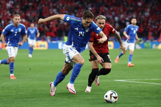 Italia 2-1 Albania: Cú ngược dòng chóng vánh