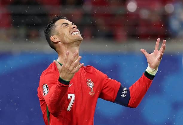 CHÙM ẢNH: Xúc cảm như tuổi 19 của Ronaldo