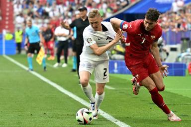 Slovenia 1-1 Serbia: Thoát cửa tử trong gang tấc