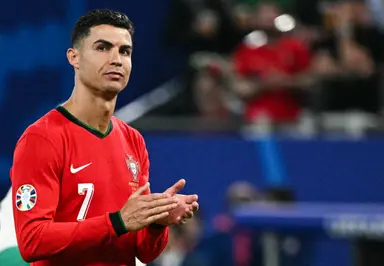 Ronaldo lần đầu tiên bất lực ở EURO và World Cup